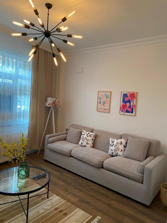 Center Of City In Besiktas 2 Plus 1 With 2 Bathroom And 3 Air Conditioner Istanbul Exterior foto