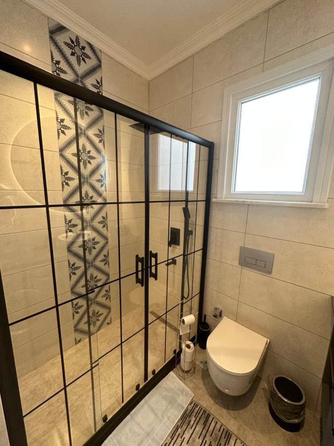 Center Of City In Besiktas 2 Plus 1 With 2 Bathroom And 3 Air Conditioner Istanbul Exterior foto
