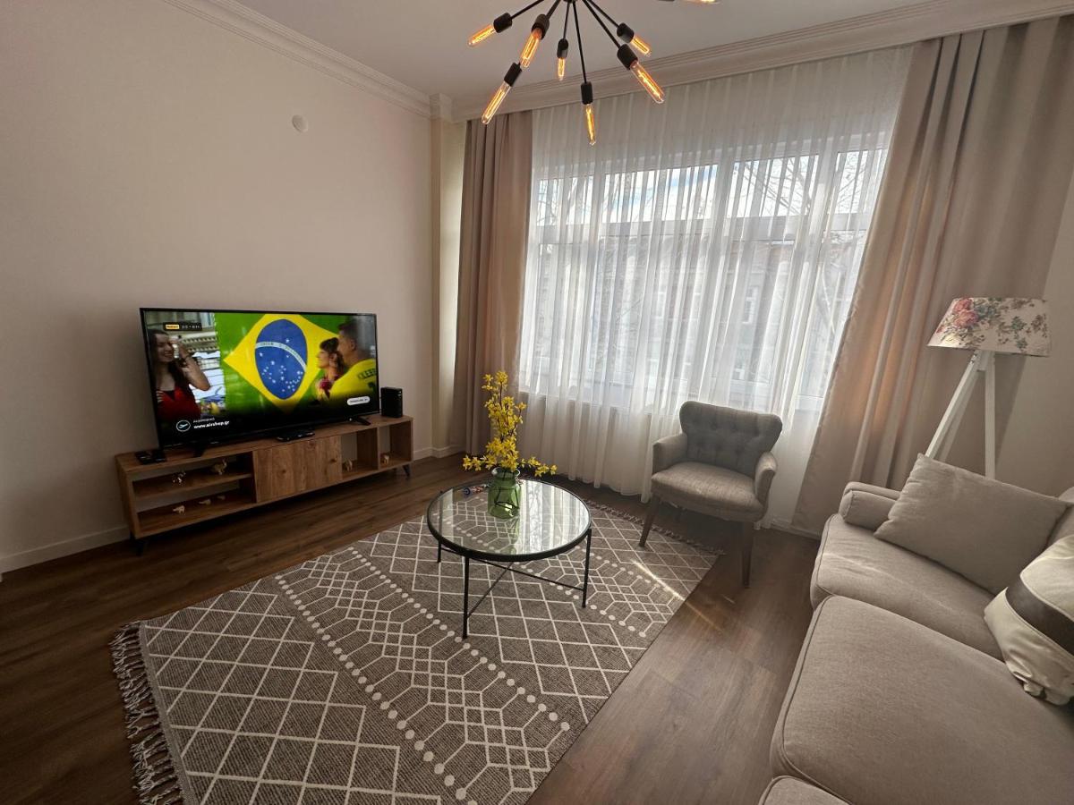 Center Of City In Besiktas 2 Plus 1 With 2 Bathroom And 3 Air Conditioner Istanbul Exterior foto